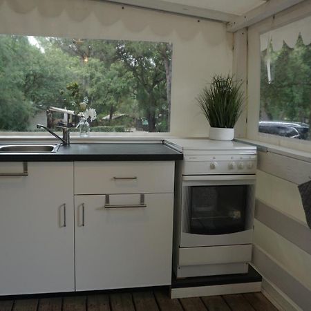 Chalets Met Buitenkeuken Op Camping Lei Suves - Joycasa Roquebrune-sur-Argens Exterior foto