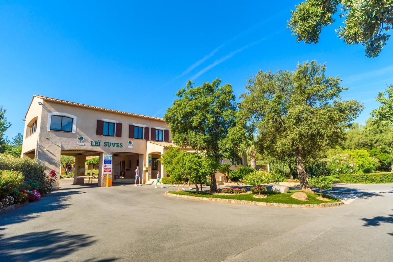 Chalets Met Buitenkeuken Op Camping Lei Suves - Joycasa Roquebrune-sur-Argens Exterior foto