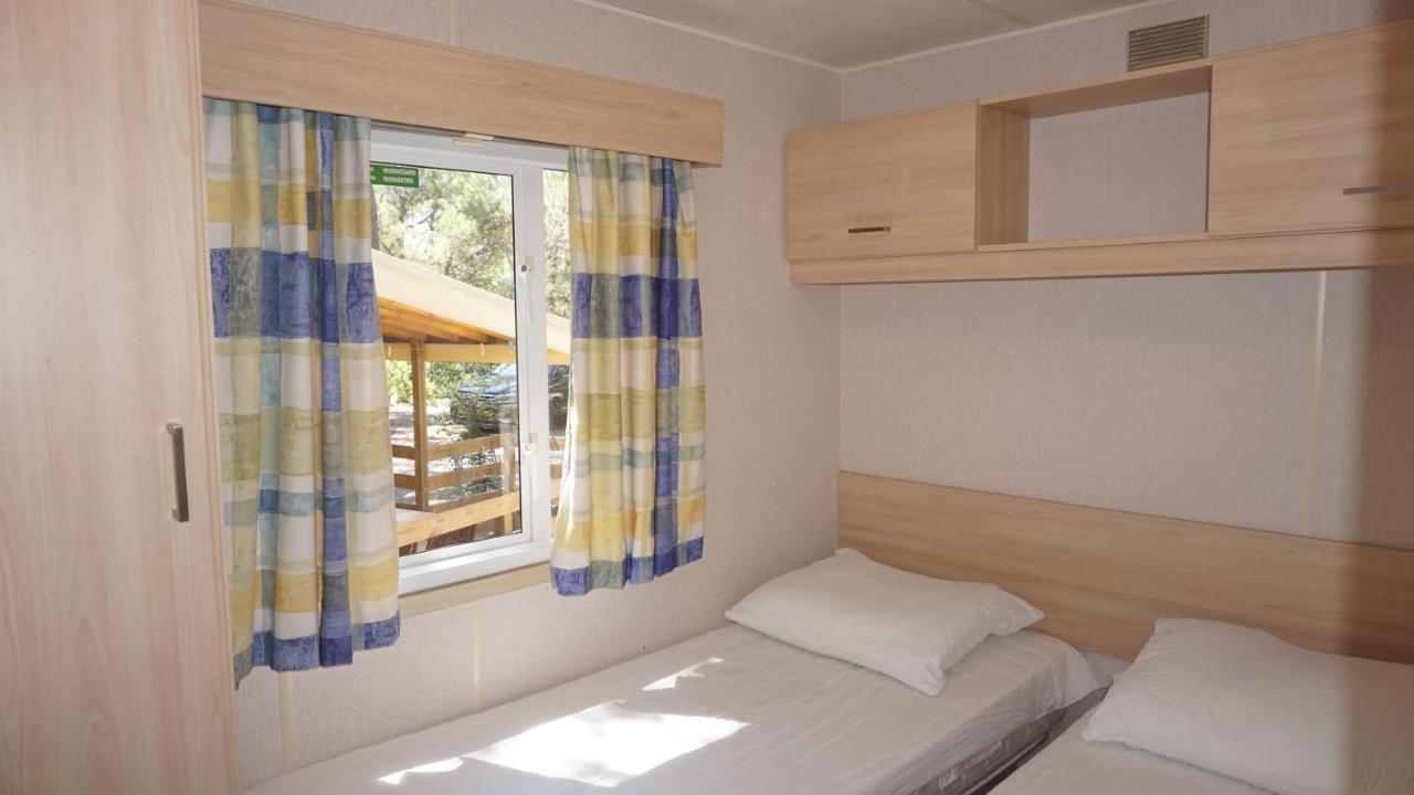 Chalets Met Buitenkeuken Op Camping Lei Suves - Joycasa Roquebrune-sur-Argens Exterior foto
