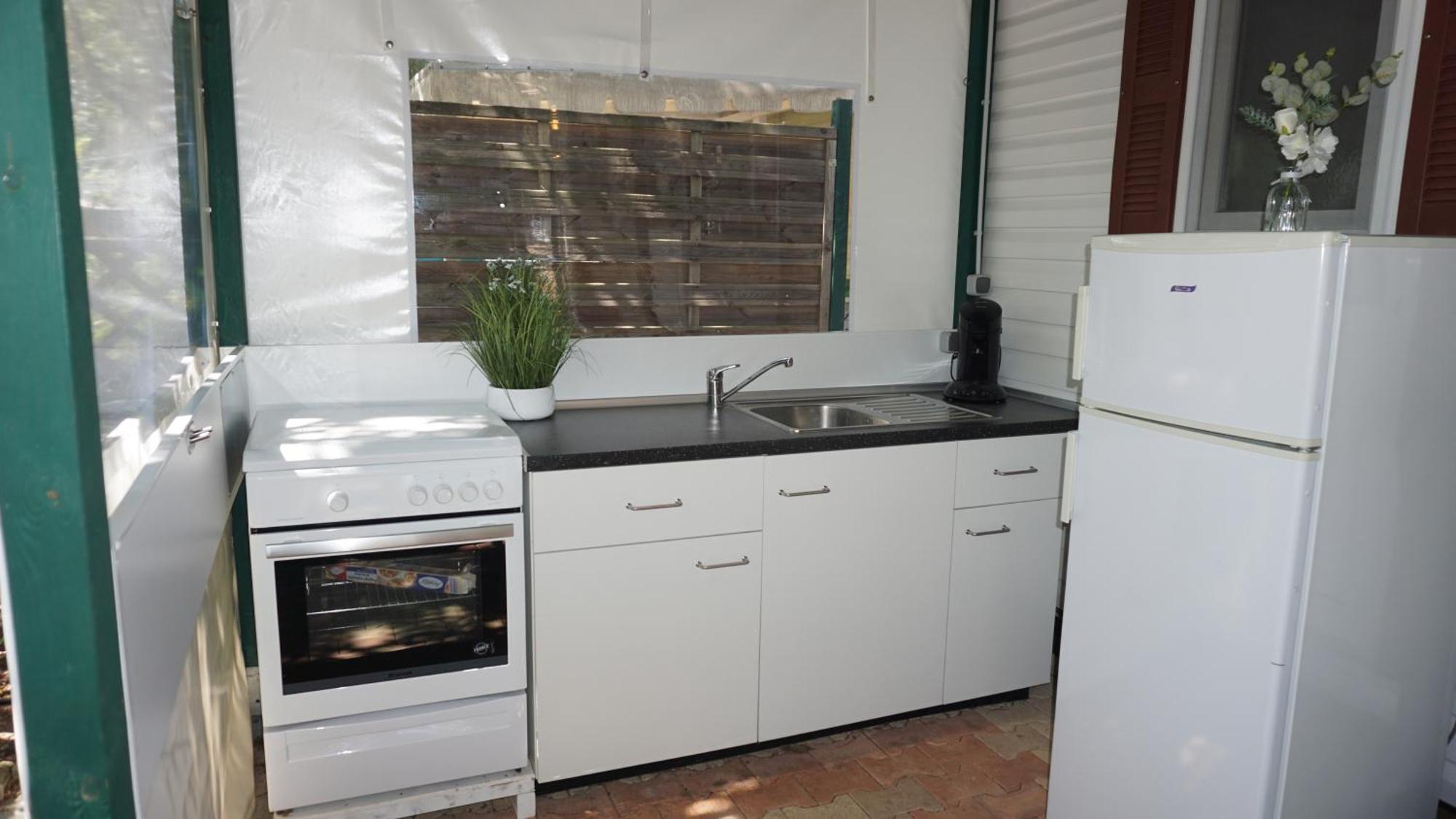 Chalets Met Buitenkeuken Op Camping Lei Suves - Joycasa Roquebrune-sur-Argens Cameră foto