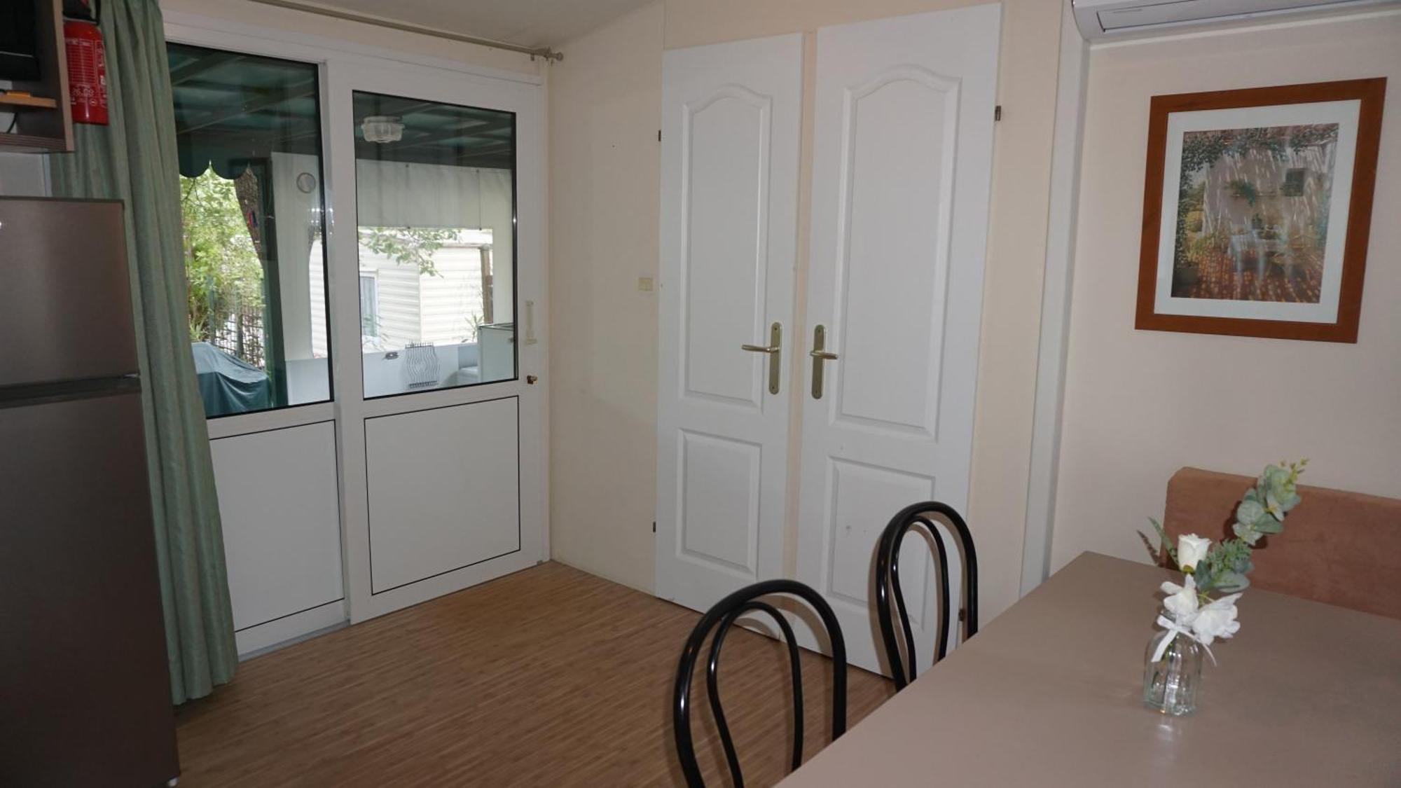Chalets Met Buitenkeuken Op Camping Lei Suves - Joycasa Roquebrune-sur-Argens Cameră foto