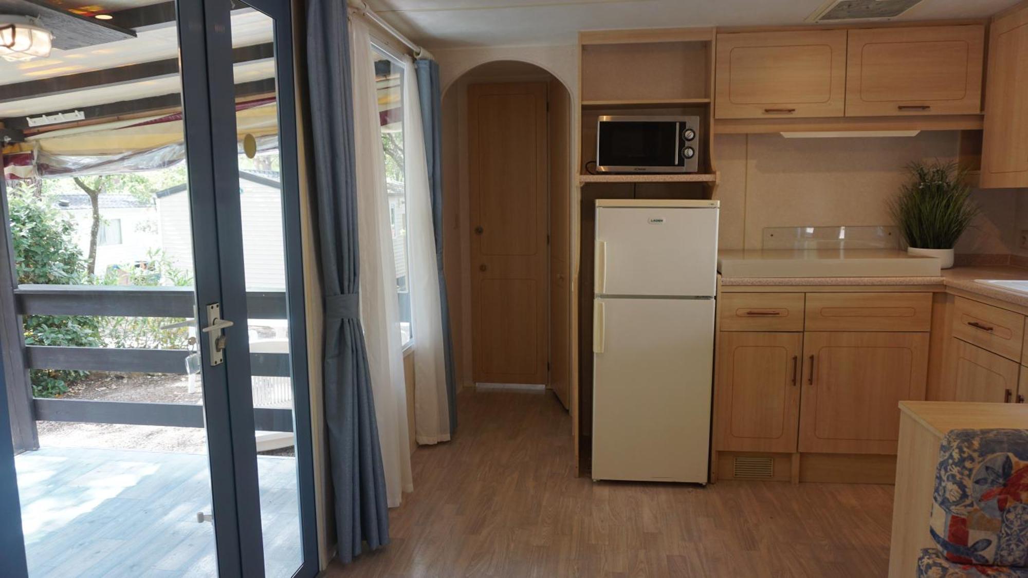 Chalets Met Buitenkeuken Op Camping Lei Suves - Joycasa Roquebrune-sur-Argens Cameră foto