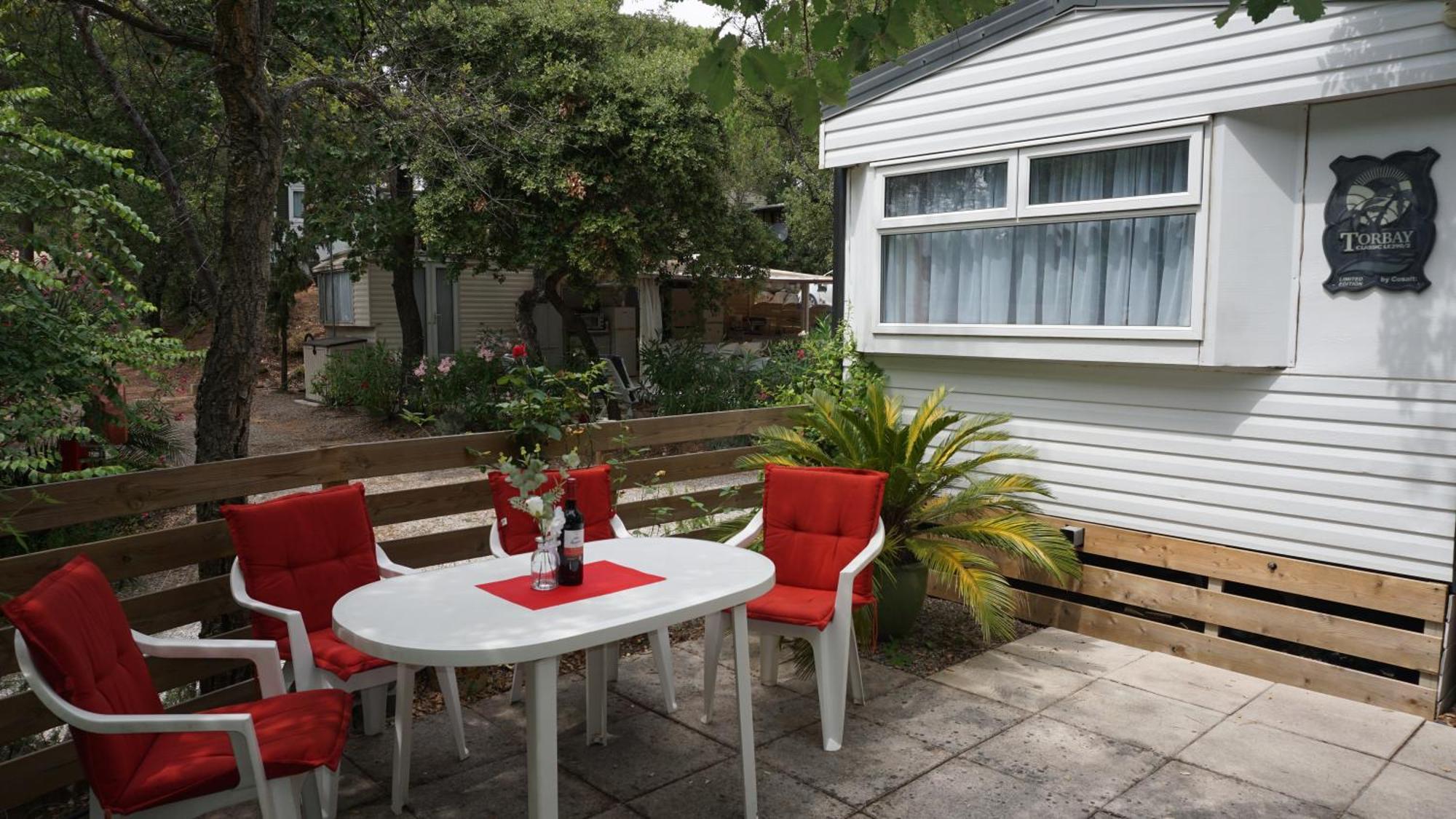 Chalets Met Buitenkeuken Op Camping Lei Suves - Joycasa Roquebrune-sur-Argens Cameră foto