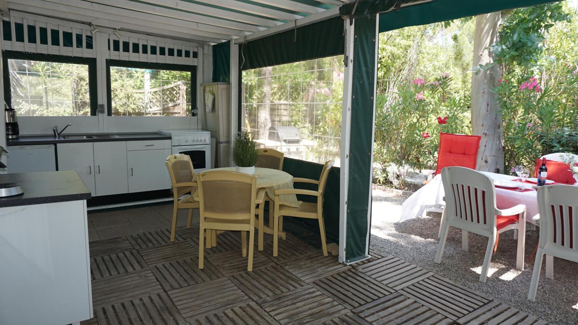 Chalets Met Buitenkeuken Op Camping Lei Suves - Joycasa Roquebrune-sur-Argens Cameră foto