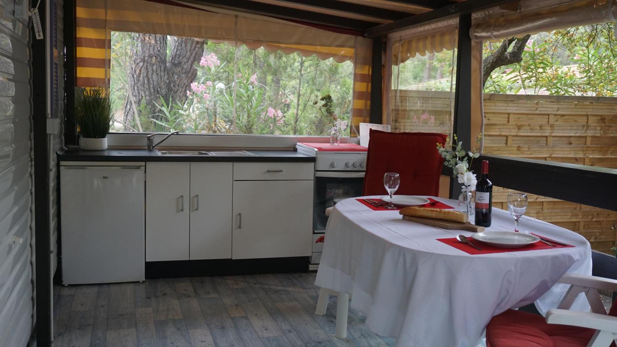 Chalets Met Buitenkeuken Op Camping Lei Suves - Joycasa Roquebrune-sur-Argens Cameră foto